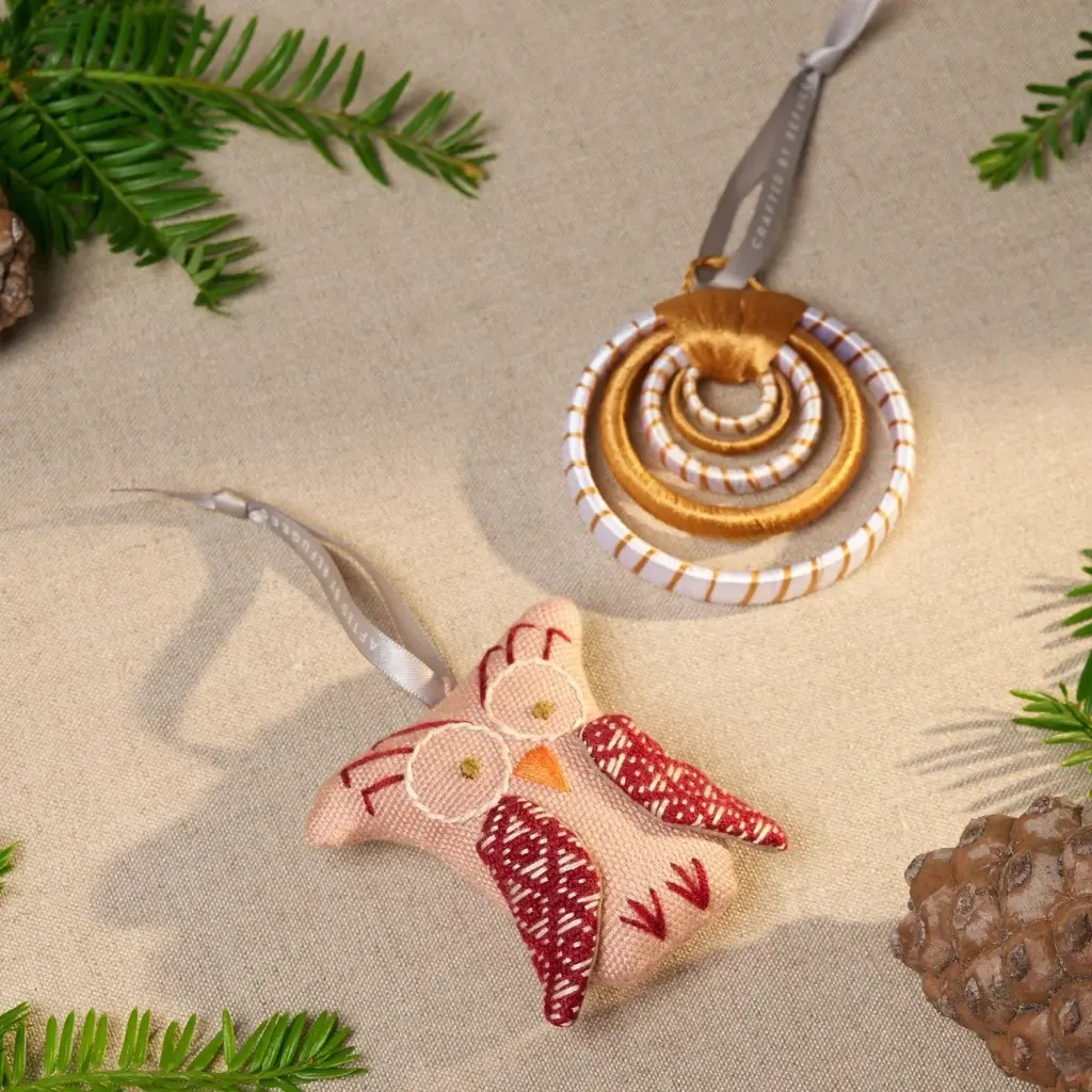 US0407_Golden_Rings_Ornament_2.webp