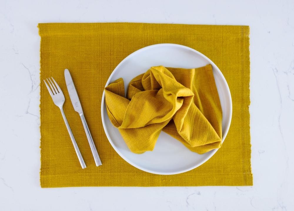 US0416_Placemat_Semien_gold.jpg
