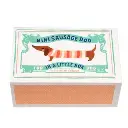 US0436_Petit_teckel_dans_une_boîte_1.webp