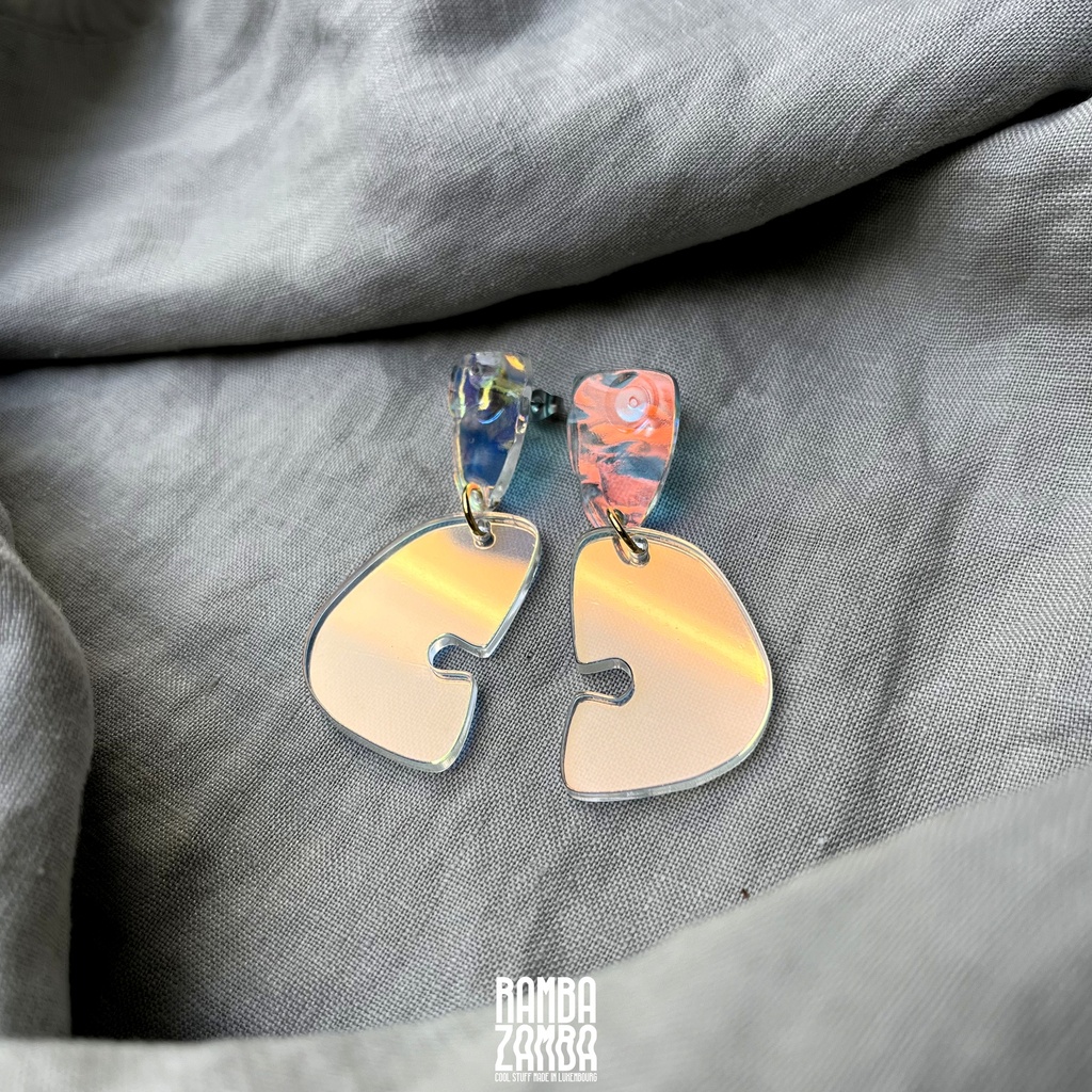 RAMBAZAMBA Boucles d'oreilles "Comma iridescent"